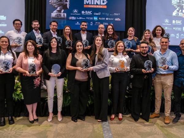 Representantes de las marcas TOM para Costa Rica reciben su reconocimiento en el evento realizado en el Centro de Convenciones de Costa Rica. FOTOS Manu Mairena.
