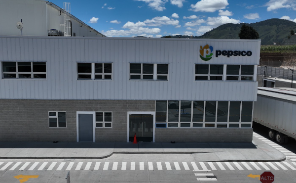 <i>La operación del centro generará 180 empleos directos y otros 50 indirectos vinculados al transporte, consolidándose como una inversión que también aporta al desarrollo económico y laboral de la región. Foto de cortesía</i>