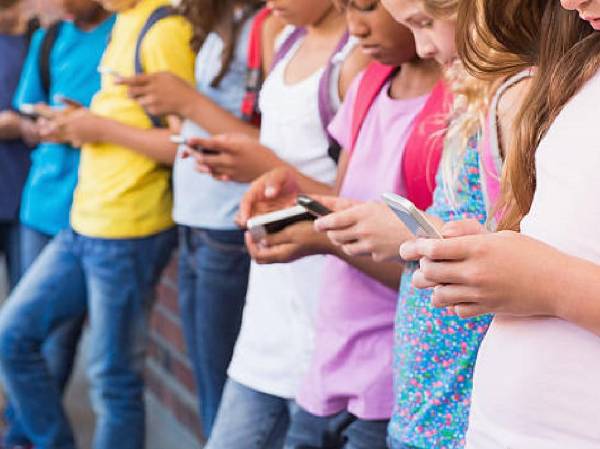 <i>Después de tres semanas sin móvil, la proporción de jóvenes sin síntomas depresivos había aumentado en aproximadamente un 15 %. Foto de iStock</i>