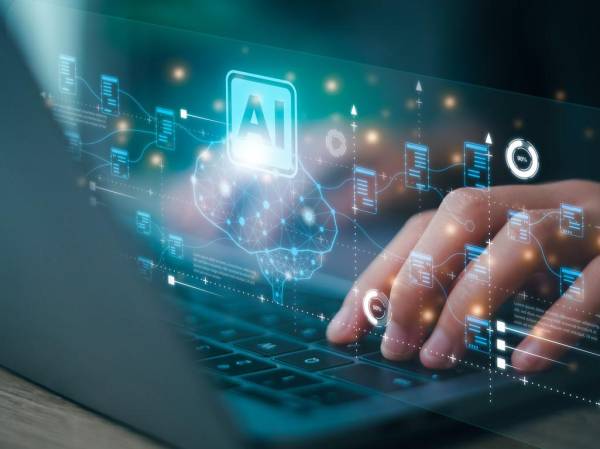 <i>La adopción de la IA es un fenómeno sin precedentes cuando se compara con otras tecnologías, algo que se ha acentuado con la irrupción de la IA generativa. Foto de iStock</i>