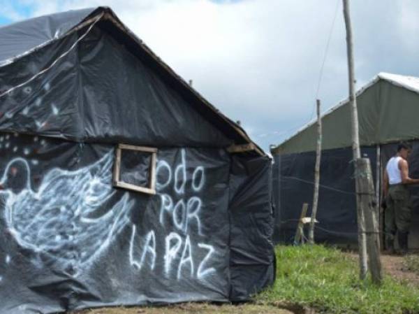 FARC rebels's tents stay at the Transitional Standardization Zone Mariana Paez, Buena Vista, Mesetas municipality, Colombia on June 26, 2017, before the final ceremony of abandonment of arms and the FARC's end as an armed group. / AFP PHOTO / RAUL ARBOLEDA