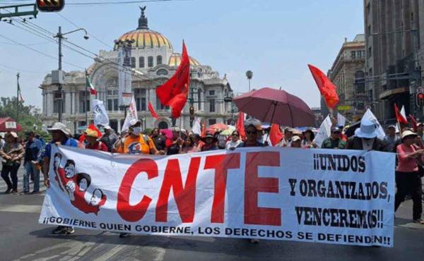 <i>La Coordinadora Nacional de Trabajadores de la Educación (CNTE) mantiene movilizaciones y un plantón en el centro de Ciudad de México en demanda de mejoras salariales, pensiones y condiciones laborales. Foto de cortesía</i>