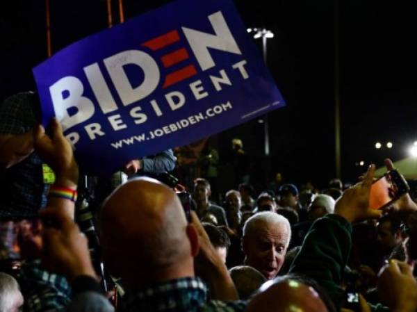 Democratic presidential hopeful former Vice President Joe Biden greets supporters after speaking at a Super Tuesday event in Los Angeles on March 3, 2020. (Photo by Frederic J. BROWN / AFP)