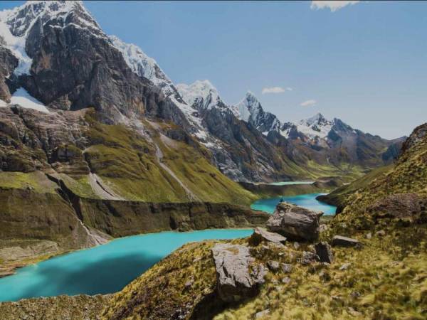 <i>Perú ofrece destinos de playa, desierto, montaña, selva y valle, según el sitio oficial de la promoción del país como destino turístico. FOTO Cordillera Huayhuash / Fotos web Peru.travel</i>