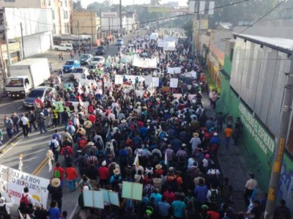 Las movilizaciones comenzaron desde temprano y se concentran en el centro histórico de la capital, pero también hay marchas en otras ciudaes del interior del país. Foto de twitter.com/PrensaComunitar.