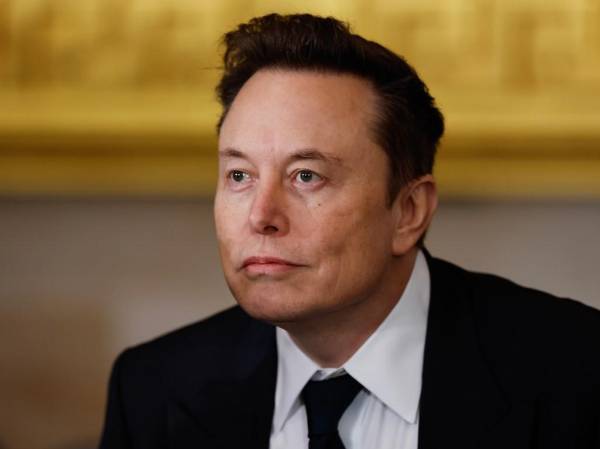 <i>El magnate Elon Musk coincidió con sus rivales, Dario Amodei de Anthropic y Sam Altman de OpenAI, en la necesidad de desacelerar el desarrollo de la inteligencia artificial (IA) por los riesgos de seguridad que representa. Foto de EFE</i>