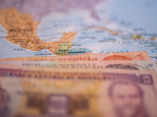 <i>E&amp;N presenta un informe en profundidad que permite identificar con claridad hacia dónde avanza el sector financiero centroamericano, no solo desde el discurso, sino desde decisiones concretas, capital en movimiento y estrategias ejecutadas. (Foto: Shutterstock)</i>