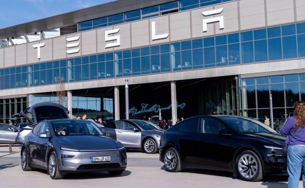 <i>El fabricante estadounidense de vehículos eléctricos Tesla se plantea vender o escindir sus negocios en China. Foto de cortesía</i>