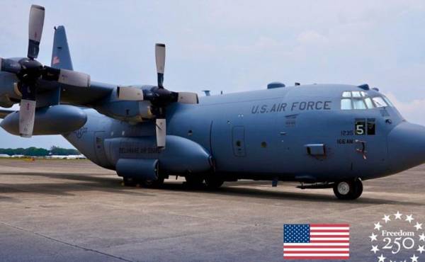 La Embajada de Estados Unidos en Guatemala informó acerca del aterrizaje de un avión Hércules C-130 en la rampa militar de la Fuerza Aérea Guatemalteca, como parte de la iniciativa Freedom 250. La aeronave trae equipo y herramientas para la fuerza castrense nacional. (Foto: AGN)