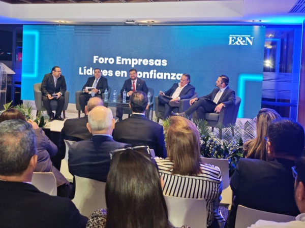 Ejecutivos de distintos rubros coincidieron en que la sostenibilidad, la innovación y el vínculo con los grupos de interés deben articularse para construir negocios que perduren y aporten al desarrollo social. Foto de E&amp;N