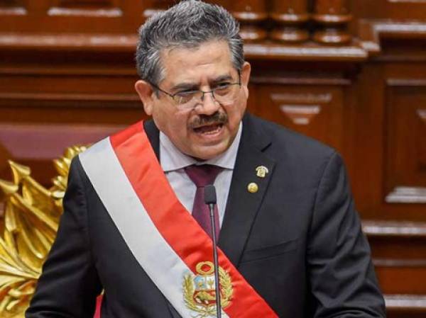 Manuel Merino (Acción Popular), quien ejercía la presidencia de Perú, dimitió seis días después de jurar como mandatario. En las últimas horas perdió el respaldo del Congreso y se quedó sin la mitad del Gabinete.