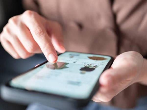 <i>En la actualidad es común y muy lamentable que algunas personas se dejen tentar por tarifas muy bajas de importación o por servicios que operan desde perfiles informales en redes. Foto de iStock</i>