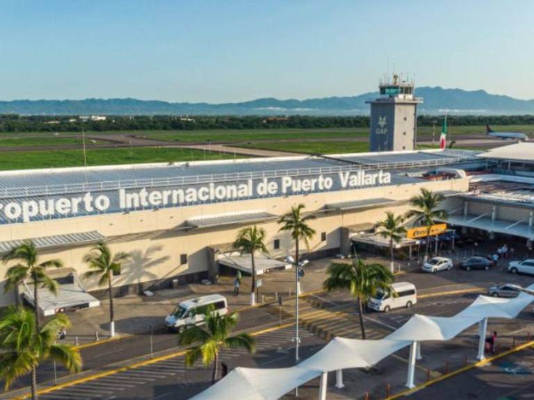 Aerolíneas desvían y suspenden vuelos a Puerto Vallarta tras ola de ...