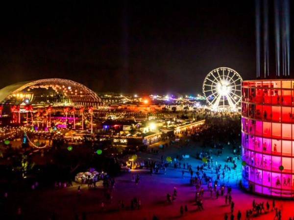 Miles de personas inundan festival de Coachella de vuelta tras pausa de tres años