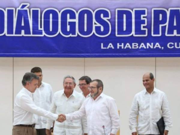 Desde hace ocho meses las FARC cumplen una tregua unilateral, y el gobierno mantiene suspendidos los bombardeos contra esa organización. (Foto: Archivo)