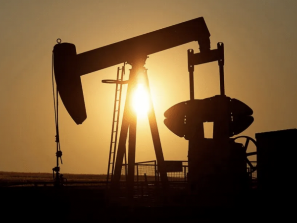 Precios del petróleo Brent y WTI están por encima de los US$100, mientras UE planea prohibir el petróleo ruso
