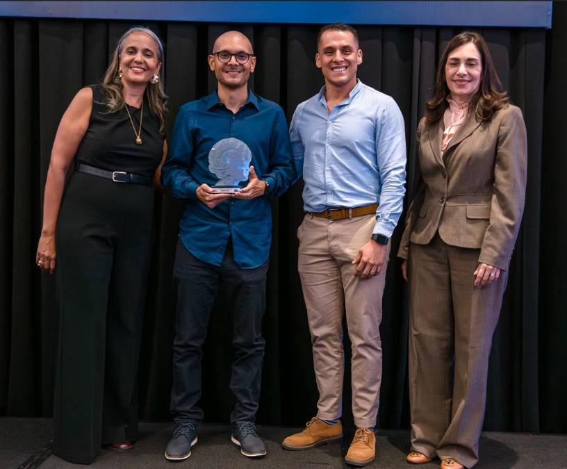  Imperial, líder categoría Cerveza. Recibe Fabian Loria -Brand Manager