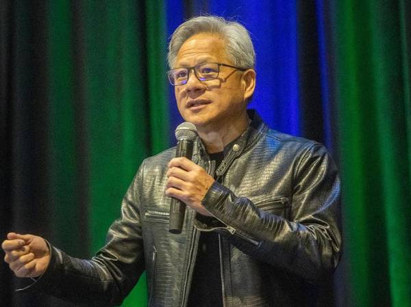 <i>Huang sostuvo que la IA ya está generando retornos para las empresas que la han adoptado. Foto de cortesía</i>