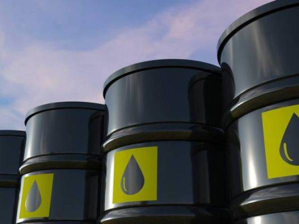 Petróleo y gas frenan, pendientes del posible embargo de EEUU a Rusia