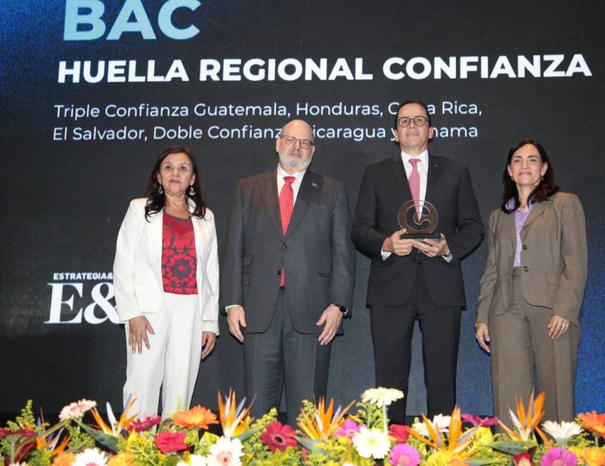 BAC, referente en 6 países: Triple Confianza en Guatemala, Honduras, Costa Rica, El Salvador y Doble Confianza en Nicaragua y Panamá. Recibe reconocimiento Juan Maldonado, Vicepresidente de Relaciones Institucionales y Gobierno Corporativo de BAC Guatemala. 