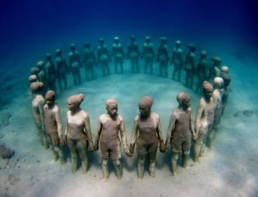 Esculturas bajo el agua en Cancún