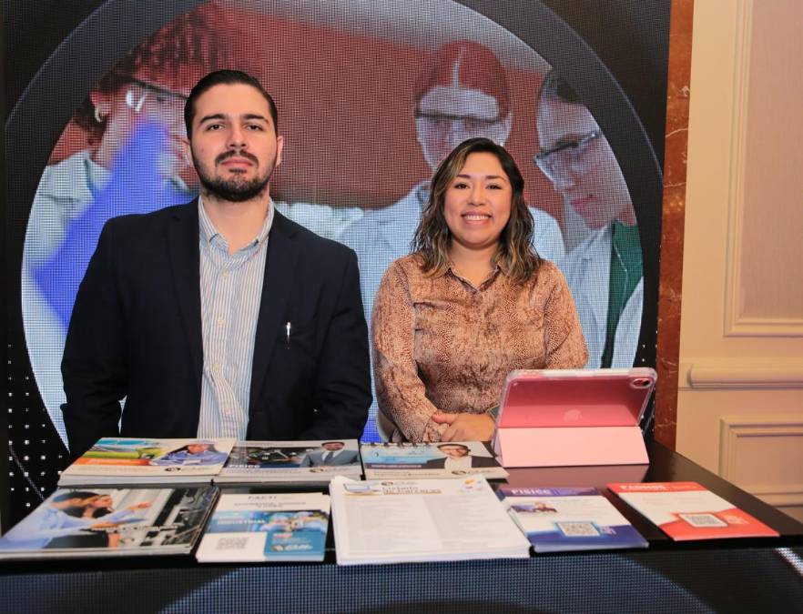Universidad Galileo, Guatemala, presentó la oferta educativa a los asistentes. 