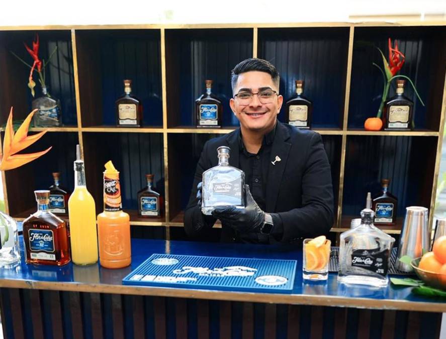 <i>Flor de Caña, Itsmania, brindó a los clientes cócteles para que pudieran conocer la diversidad de su ron.</i>