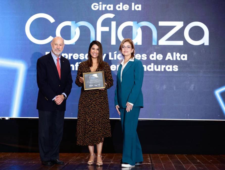 <i>Ginna Miller, Gerente de Mercadeo de Davivienda, reconocimiento Doble C</i>