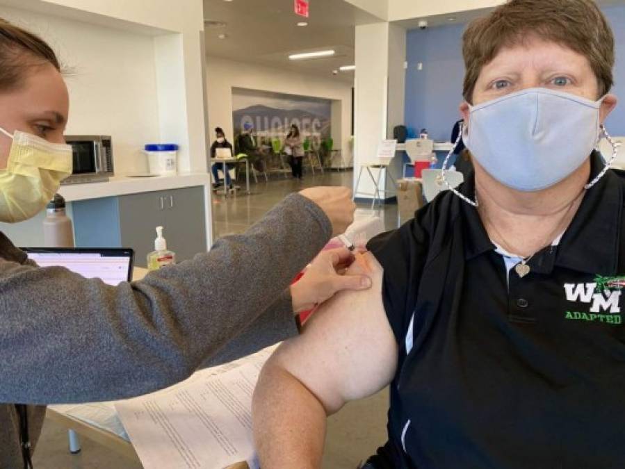EEUU: Ya hay más personas vacunadas que casos confirmados de COVID