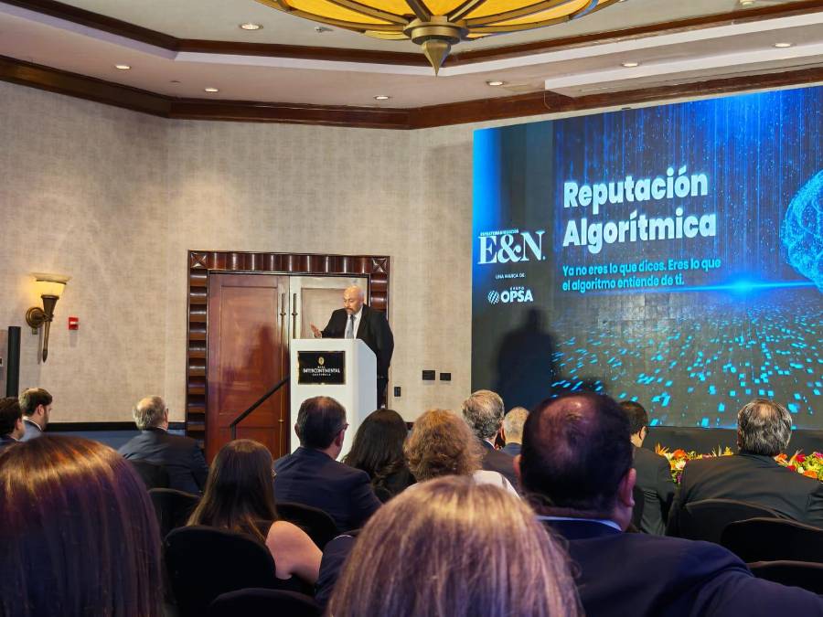 <i>Luis Castellán, director general de DDI Latam, analizó la reputación algorítmica, una dimensión cada vez más relevante en momentos en que plataformas digitales, motores de búsqueda y sistemas de inteligencia artificial intervienen en la información que las audiencias encuentran sobre una empresa o sus líderes. (Foto: José Carlos Flores-E&amp;N)</i>