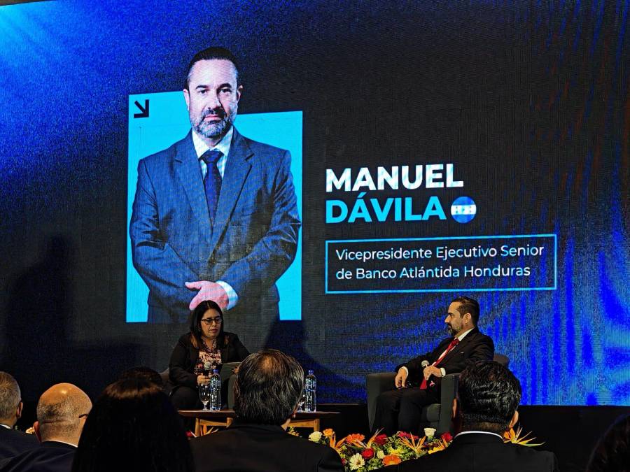 <i>Manuel Dávila, vicepresidente ejecutivo de Banco Atlántida, abordó lo fundamental que resulta la gestión de la confianza en el sector financiero y explicó en detalle cómo lo hacen exitosamente desde la institución que conduce. (Foto: José Carlos Flores-E&amp;N)</i>