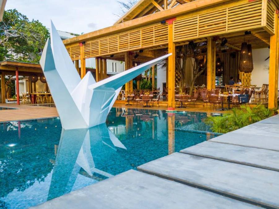 El nombre “Ibagari”, significa eso, “vida” en garífuna. Diseñado por la arquitecta guatemalteca Patricia Arenas, fundadora de Paliare Studio, “el concepto de Ibagari se concibió en torno a la idea del lujo relajado, un estilo que utiliza la naturaleza misma como la verdadera expresión de la elegancia".