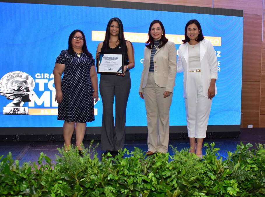 Marcela Ramírez, Gerente de Mercadeo de Starbucks El Salvador