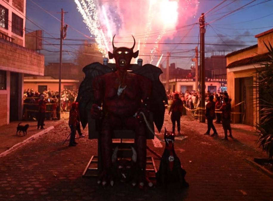 'La quema del Diablo', una tradición en Guatemala