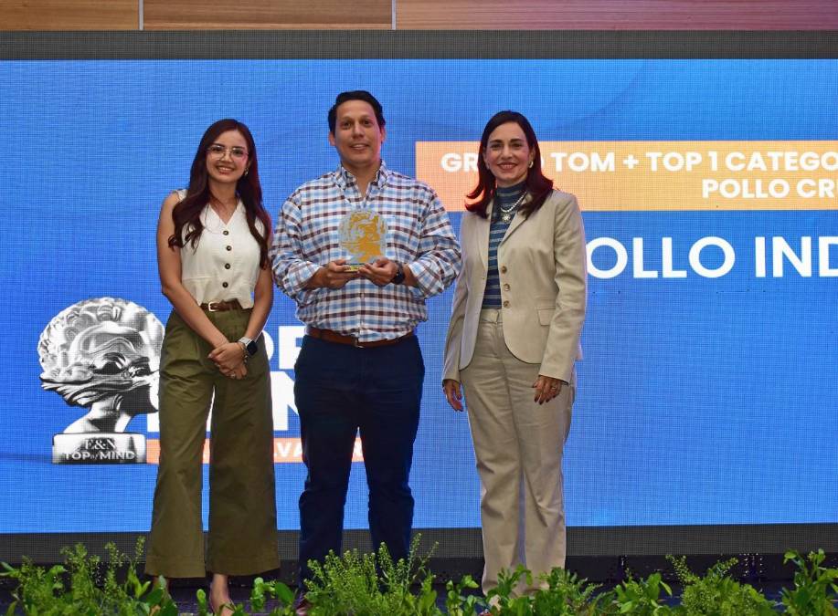 <i>Pollo Indio, Grand TOM y marca # 1 en Categoría: Pollo crudo. Recibe el premio Carlos Ruiz- Coordinador de Mercadeo Avícola Valor Agregado de CMI. </i>