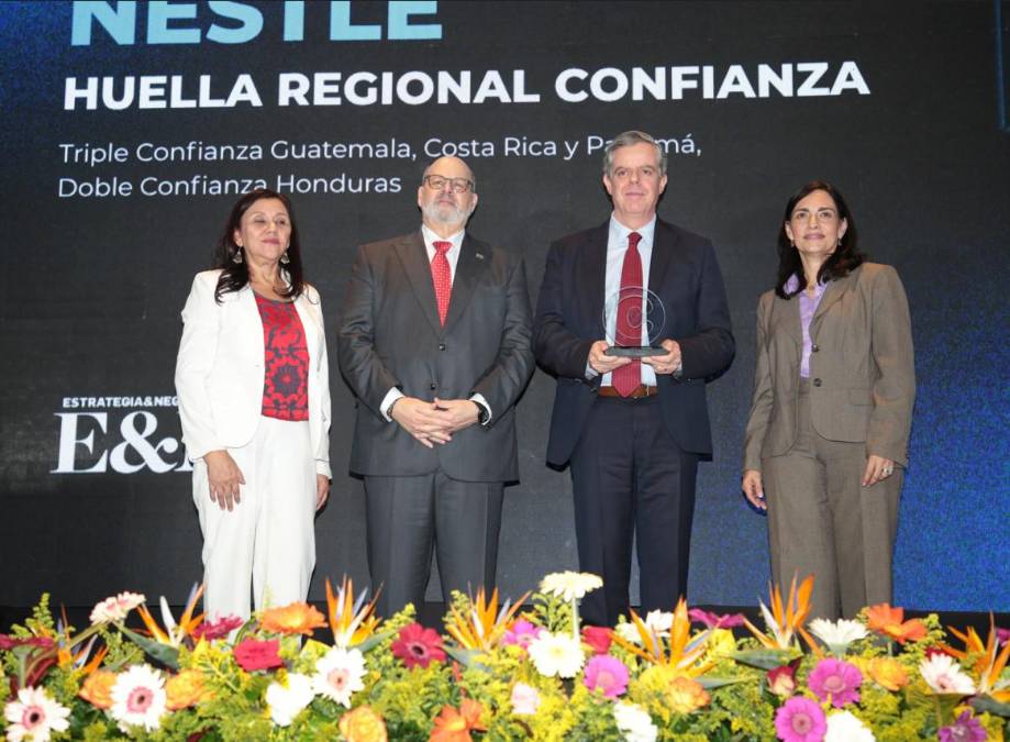 Nestlé, referente en 4 países: Triple Confianza en Guatemala, Costa Rica y Panamá y Doble Confianza Honduras. Recibe reconocimiento Pablo Wiechers, Presidente y CEO de Nestlé Centroamérica.