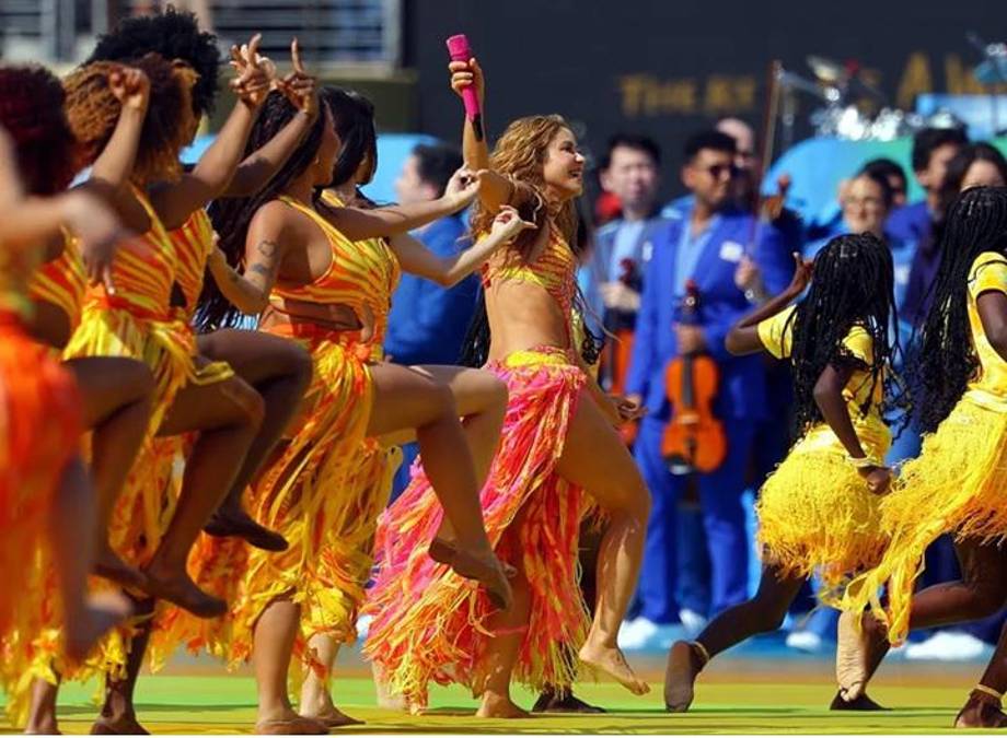 La cantante colombiana Shakira actúa durante el espectáculo del descanso de la final del Mundial de la FIFA 2026 entre España y Argentina, en Nueva Jersey (EE.UU.). EFE/EPA/CHRISTOPHER NEUNDORF