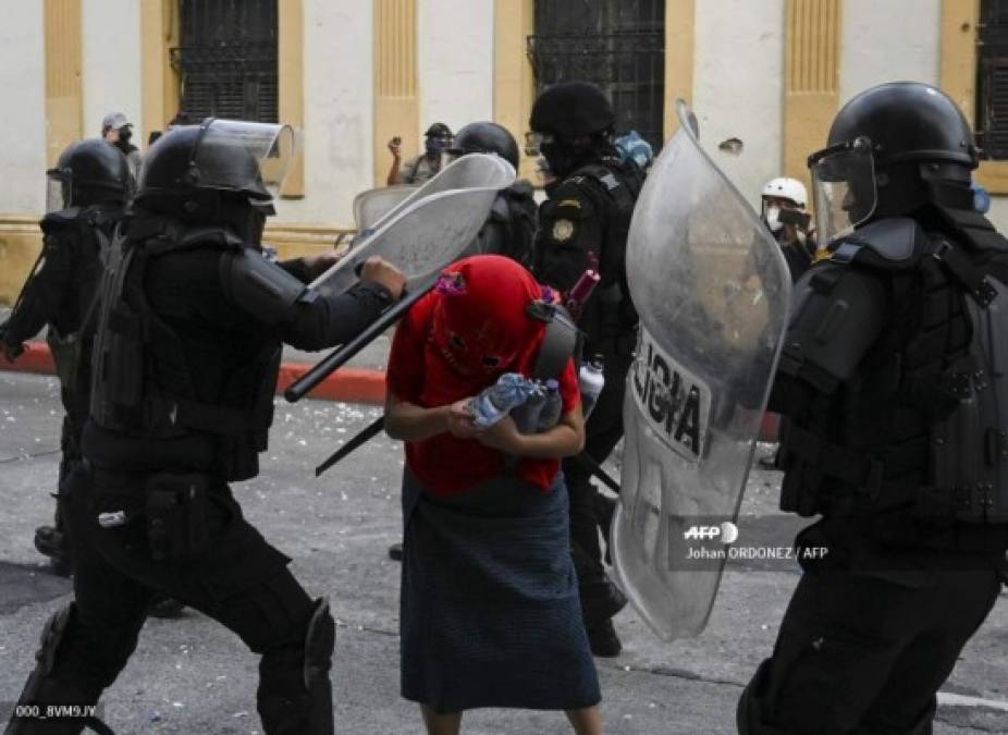 Guatemala: Demandan investigar abuso de poder en las manifestaciones contra el presupuesto 2021