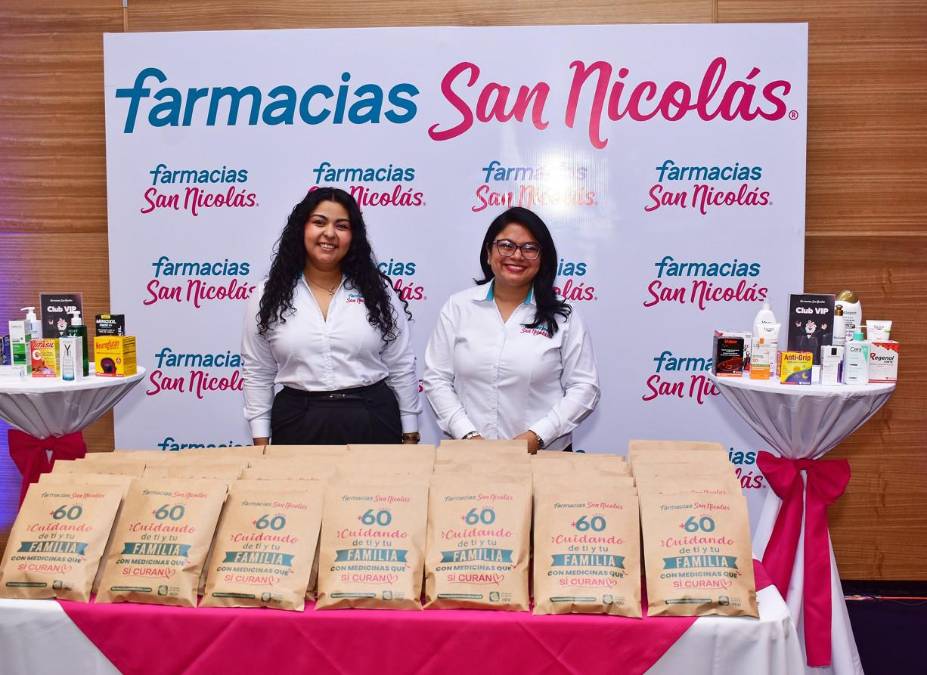 Farmacia San Nicolás presentó sus servicios a los asistentes y también entregó promocionales, así como presentar productos exclusivos. 