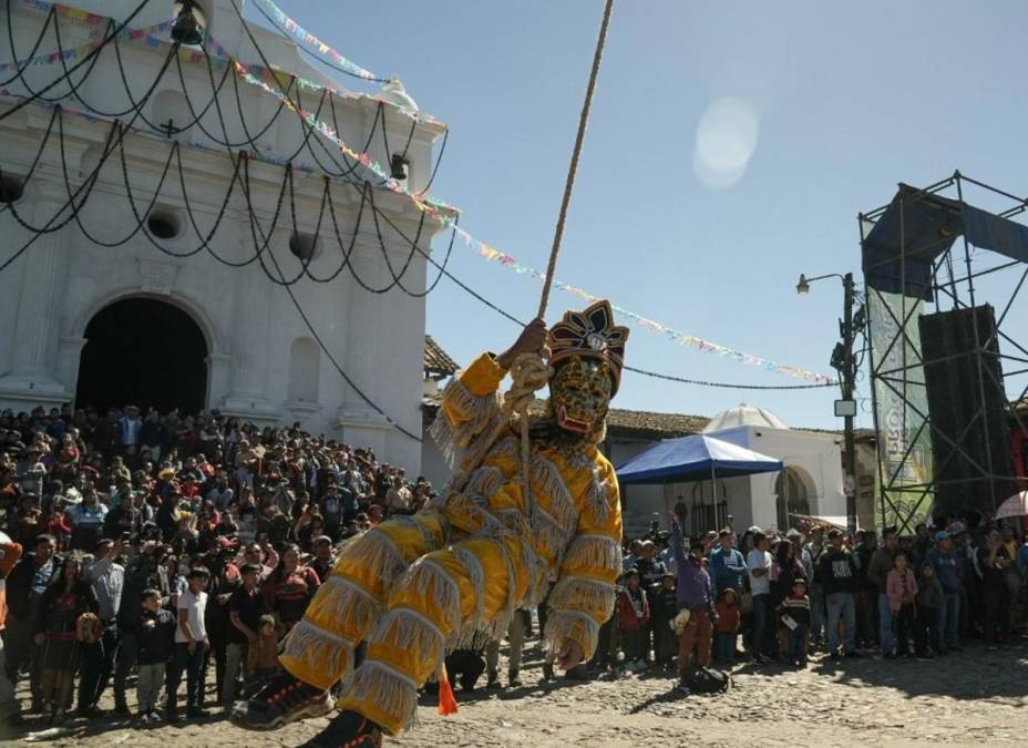 Celebran la danza ancestral del Palo Volador