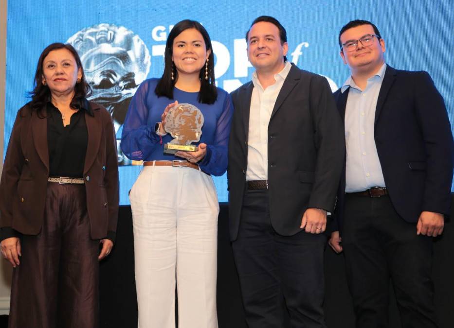 Toledo, marca # 1 en la categoría: Embutidos. Recibe reconocimiento Juan José Gutiérrez Herrarte, Marketing Director Soluciones Cárnicas CMI.