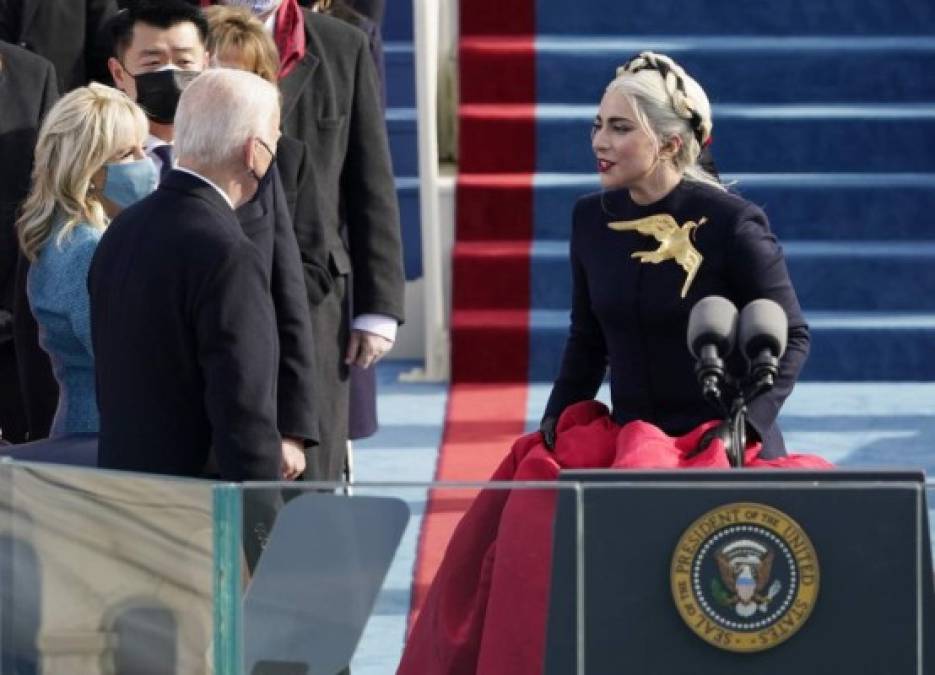 Lady Gaga fue una de las artistas que participó en el evento de investidura de Joe Biden, como presidente de los Estados Unidos. FOTO AFP
