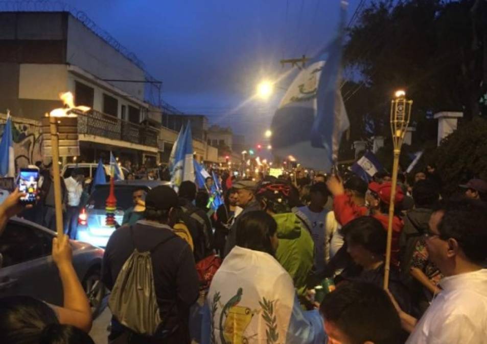 Guatemala: Indignados por tragedia del volcán vuelven a la plaza
