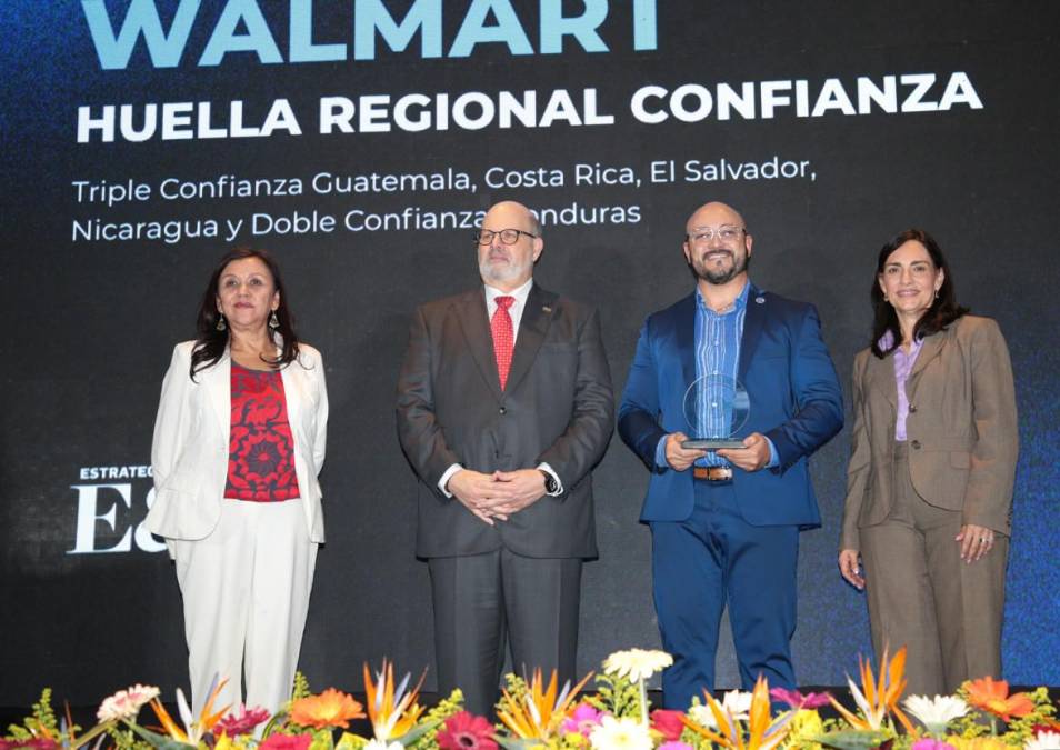 Walmart, referente en 5 países: Triple Confianza en Guatemala, Costa Rica, El Salvador, Nicaragua y Doble Confianza en Honduras. Recibe reconocimiento Luis Arturo Ramírez, Asuntos Corporativos, Comunicación Estratégica y Relaciones Públicas.