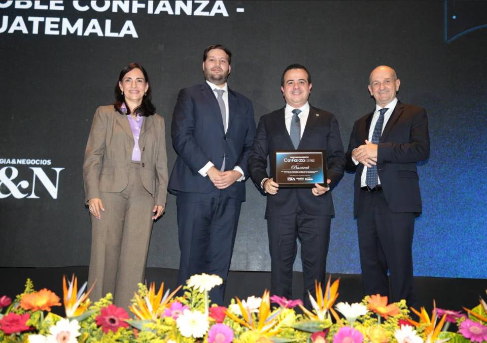 Bantrab, Doble Confianza Guatemala. Recibe reconocimiento José Antonio Roca Canet, Gerente General