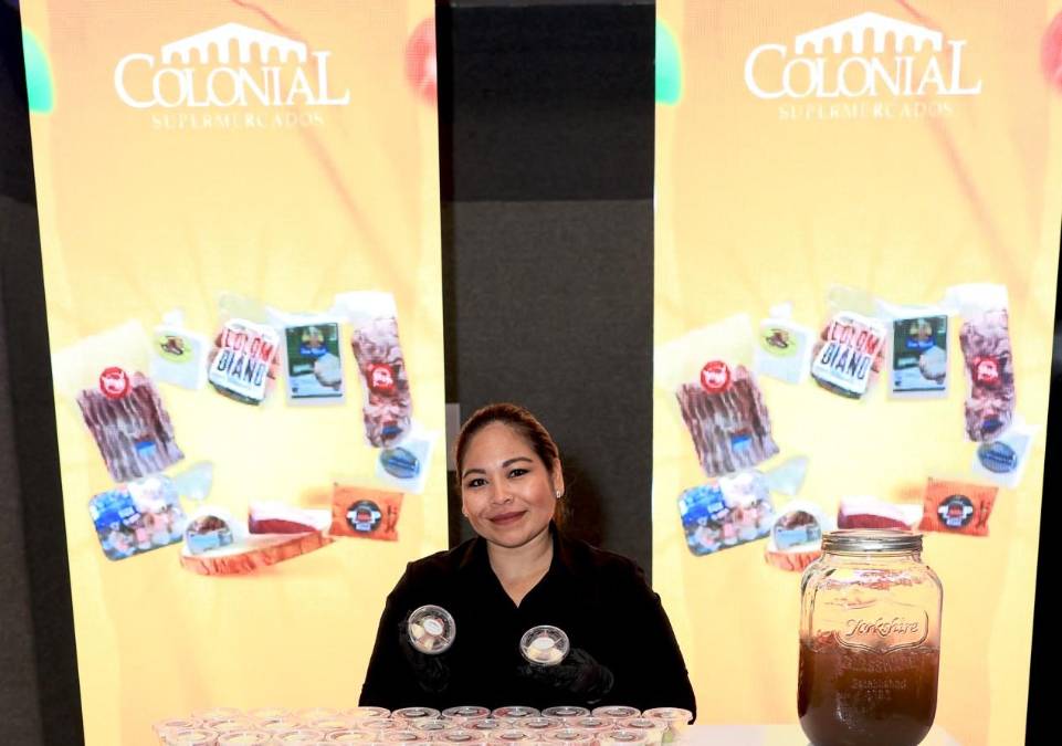 Supermercados Colonial compartió sus productos con los asistentes al evento Confianza Honduras.