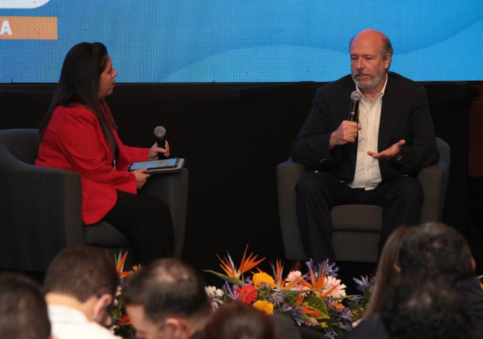 Rodrigo Baessa, decano de la Universidad Galileo, habló sobre los retos que enfrentan los nuevos profesionales y las opciones que ofrecen como casa de estudios. 