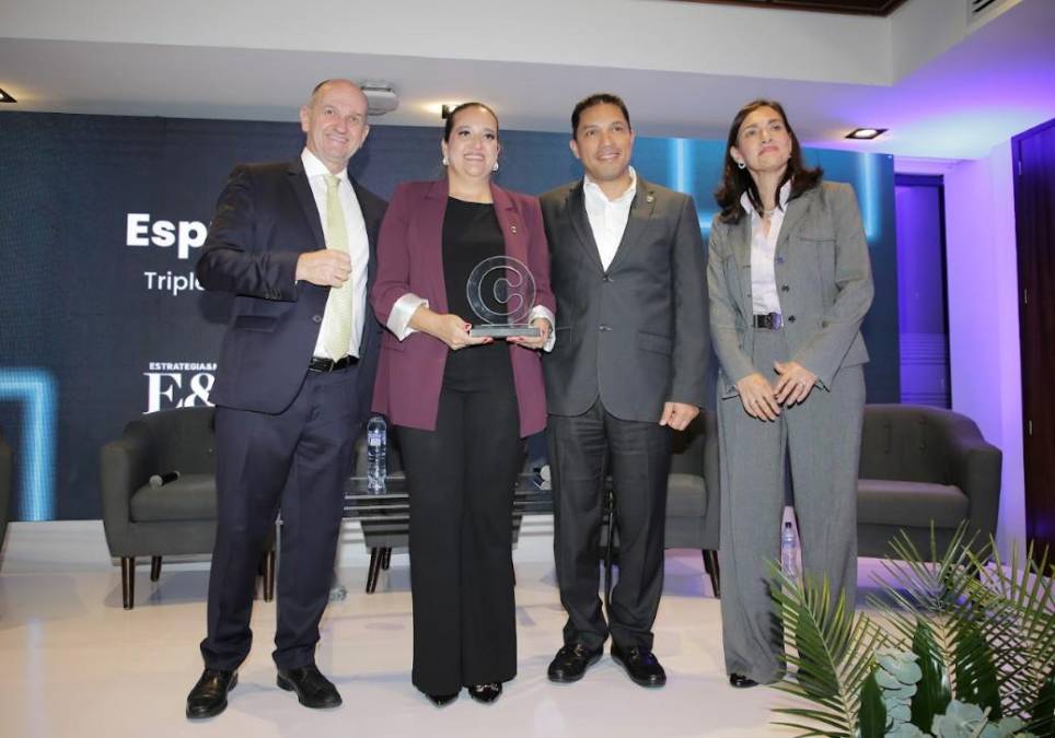 <i>ESPRESSO AMERICANO: Eduardo Kafati- Espresso Americano: Líder Empresarial de Alta Confianza en Honduras (Público Informado) | Espresso Americano: Empresa de Alta Confianza en Honduras (Público Informado, Público General) | Espresso Americano: Marca de Alta Confianza en Honduras (Público Informado, Público General) </i>