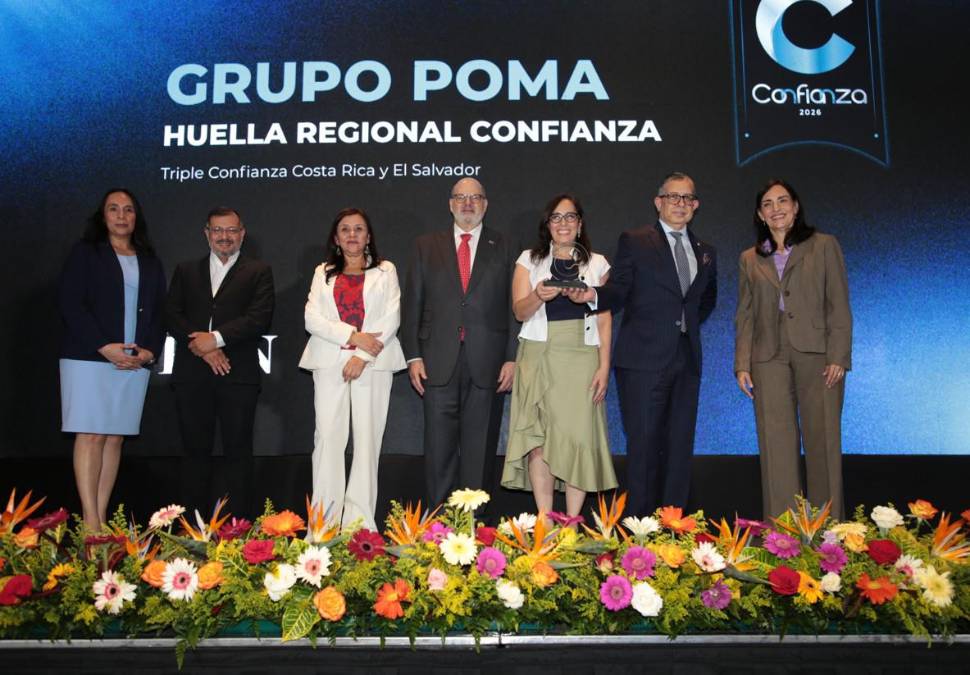 Grupo Poma, referente en 2 países. Triple Confianza en Costa Rica y El Salvador. Recibe reconocimiento Nelson de Lima, Gerente General del Hotel Real InterContinental Guatemala; Everst Figueroa, Gerente de País Excel Guatemala; Karina Ayala, Gerente de País Grupo Roble Guatemala.