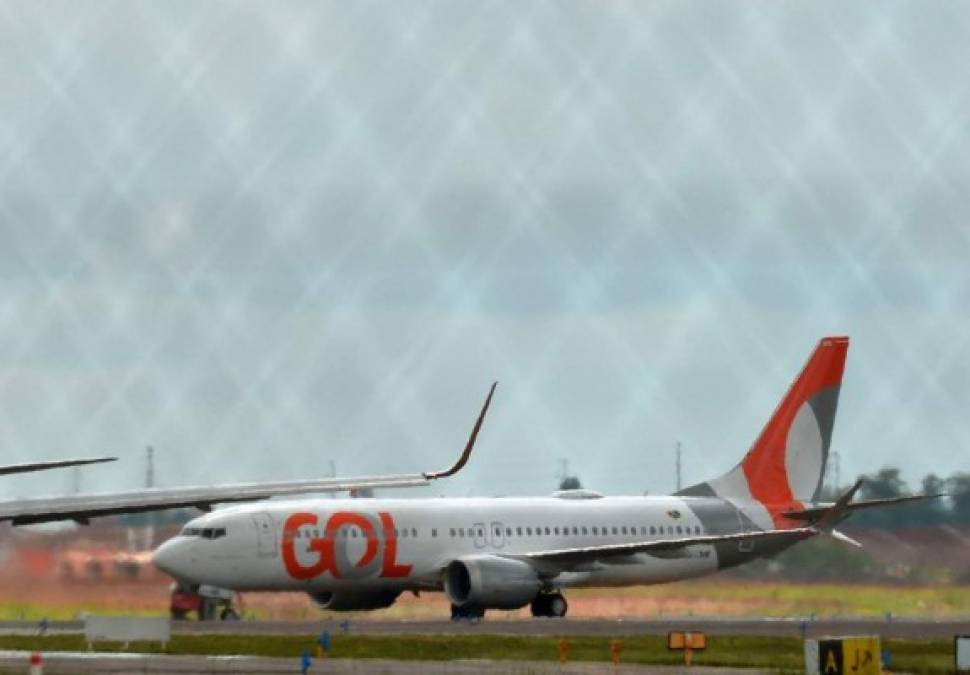 A Boeing 737 MAX of Brazilian airline Gol is seen after landing at Salgado Filho airport in Porto Alegre, Brazil on December 9, 2020. - More than 20 months after it was grounded following two deadly crashes, Boeing's 737 MAX returned to the skies Wednesday with an incident-free commercial flight in Brazil, said AFP journalists on board. Low-cost airline Gol's Flight 4104 from Sao Paulo arrived safely in the southern city of Porto Alegre about 70 minutes after take-off using the revamped jet, in a first that Boeing hopes will turn the page on a badly damaging crisis in the wake of the twin crashes. (Photo by SILVIO AVILA / AFP)